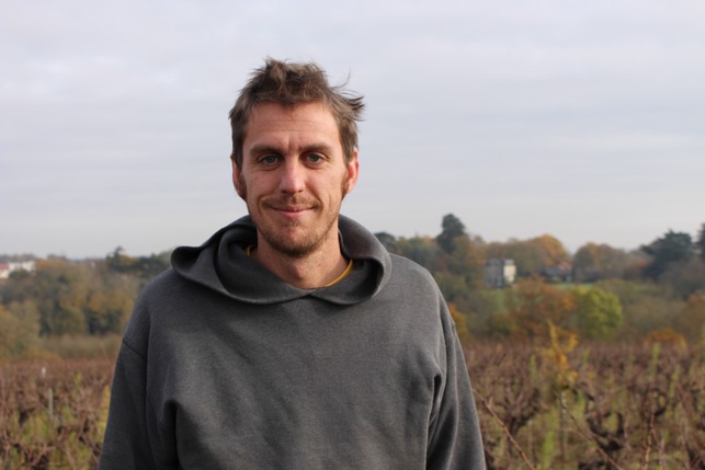 Yoann Gillot prévoit d'installer son Domaine « Les Vins Jardinés » à Monnières grâce aux parrainages. Yoann Gillot prévoit d'installer son Domaine « Les Vins Jardinés » à Monnières grâce aux parrainages.
