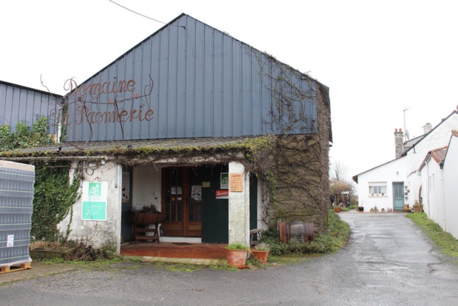 Le Domaine de la Paonnerie est situé à Anetz, près d'Ancenis. Le Domaine de la Paonnerie est situé à Anetz, près d'Ancenis.