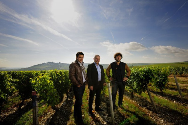 Jean-Louis Saget (au centre) a développé la Maison familiale. Basée à Pouilly-sur-Loire dans la Nièvre, elle est aujourd'hui dirigée par ses deux fils Arnaud et Laurent.