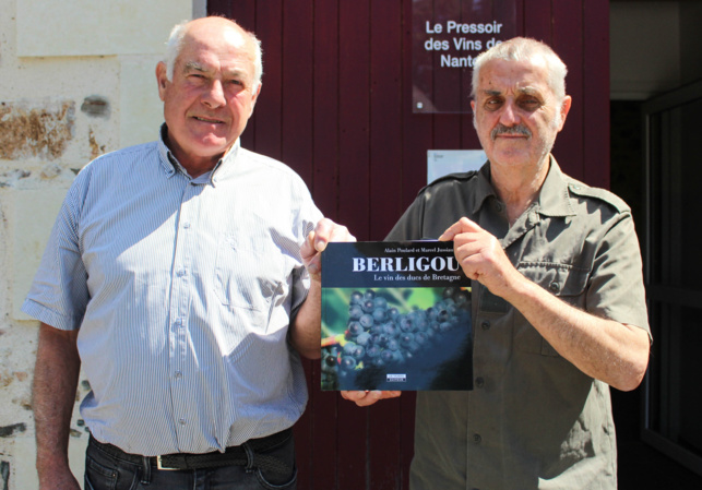 Marcel Jussiaume et Alain Poulard ont co-écrit cet ouvrage sur le pinot noir breton. Marcel Jussiaume et Alain Poulard ont co-écrit cet ouvrage sur le pinot noir breton.