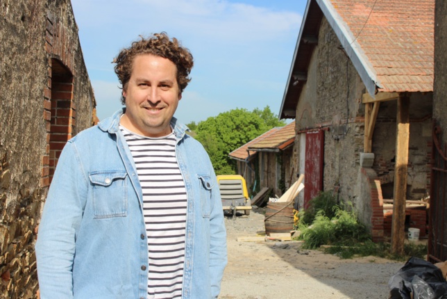 Antoine Hubert sur le chantier qui deviendra dans quelques mois un lieu dédié au vin et à la gastronomie.