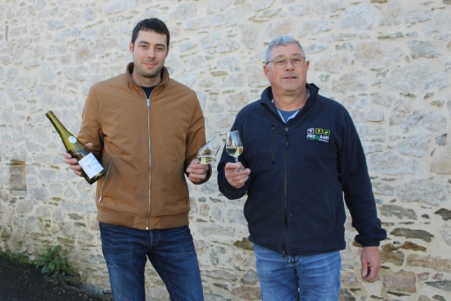 Guillaume Girard et son père Patrick, lauréats de la Pipette d'Or 2024. Guillaume Girard et son père Patrick, lauréats de la Pipette d'Or 2024.