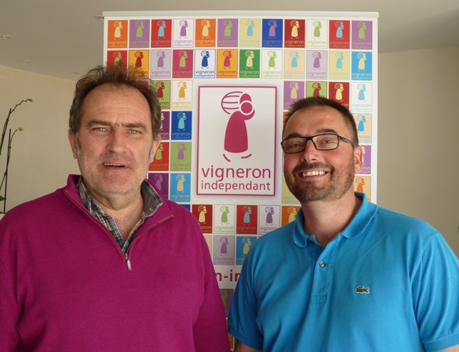 Bertrand Minchin (à gauche) cède son fauteuil de président régional des Vif à Cyprien Caslot. Bertrand Minchin (à gauche) cède son fauteuil de président régional des Vif à Cyprien Caslot.