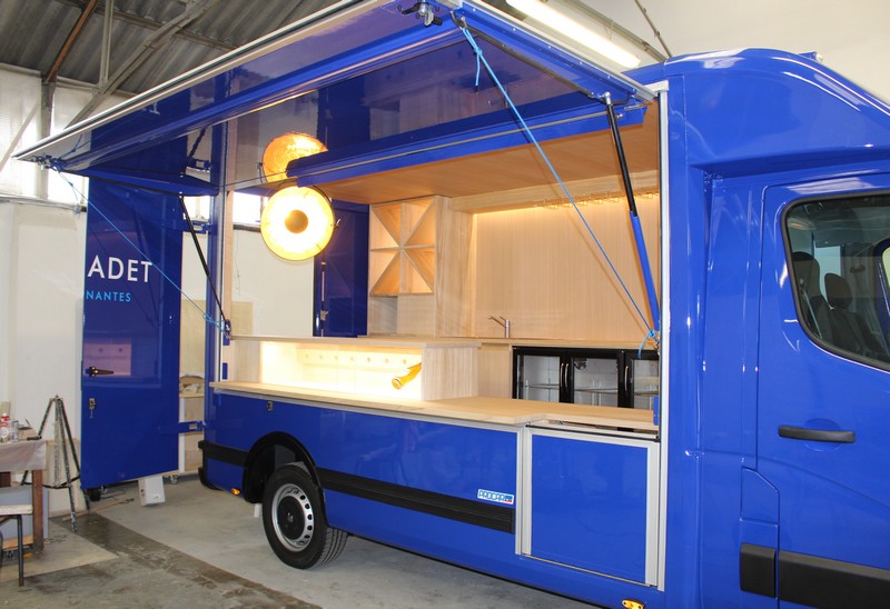 Le wine truck, ici en cours d'aménagement, sera également présent aux Muscadétours fin septembre.
