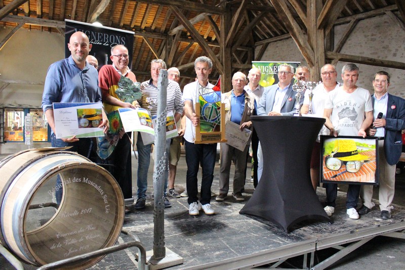 Olivier Bachelier (tout à gauche) a remporté la dernière barrique à fond de verre du Grand Prix des Muscadets sur lie. Olivier Bachelier (tout à gauche) a remporté la dernière barrique à fond de verre du Grand Prix des Muscadets sur lie.
