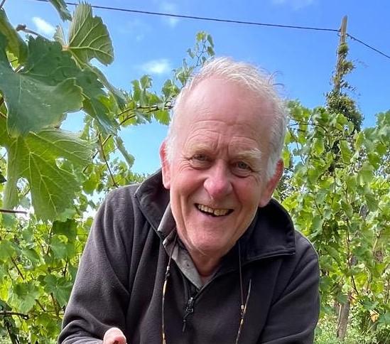 Patrick Baudouin dans ses vignes. Photo : Domaine P.B